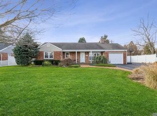 3 Breen Pl, Greenlawn, NY 11740