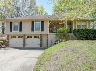 807 E 16th Street Ter, Oak Grove, MO 64075