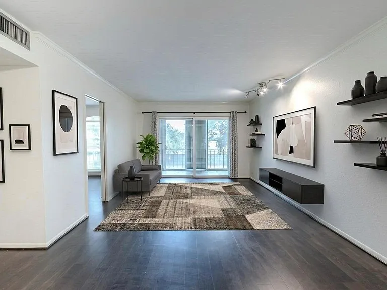7575 Katy Fwy #103 — Photo 1