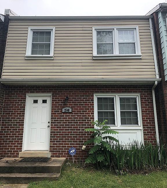 1st image of 2540 Sedgewick Pl