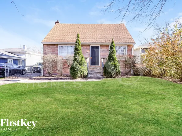 3915 N Park St, Westmont, IL 60559