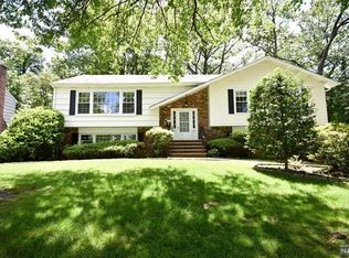 26 Connor Dr, Englewood Cliffs, NJ 07632