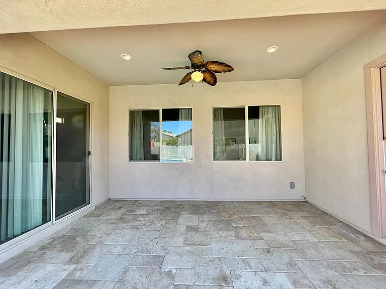 638 E Charlevoix Ave — Photo 7