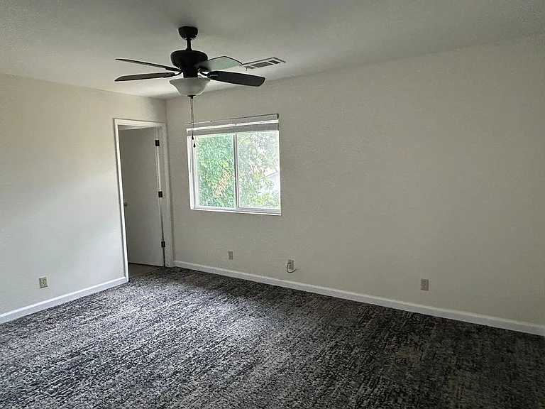 279 S G St — Photo 6