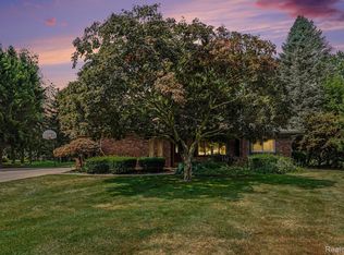 3455 Ramada Dr, Highland, MI 48356