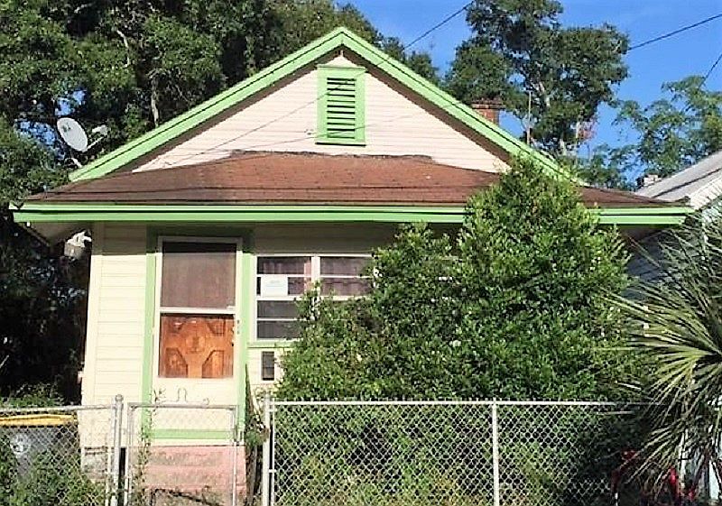 1st image of 814 Van Buren St