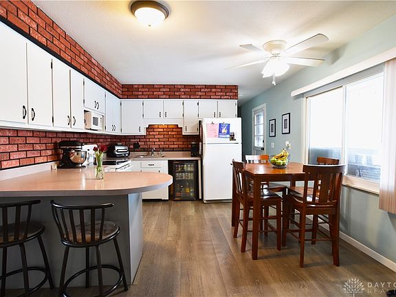 5th image of 716 Hedwick St
