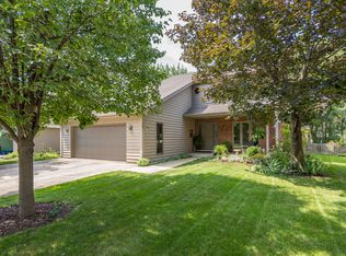 6220 Stable Rd, Woodridge, IL 60517