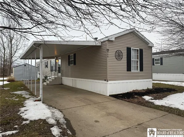 840 Thomas Ln, Angola, NY 14006