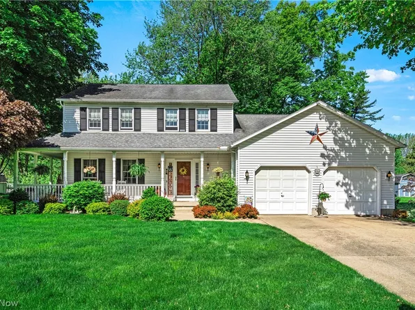 1100 Royal Dr, Amherst, OH 44001