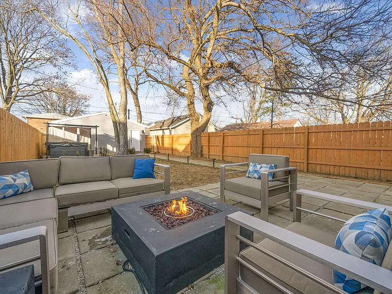 716 Siebert St — Photo 37