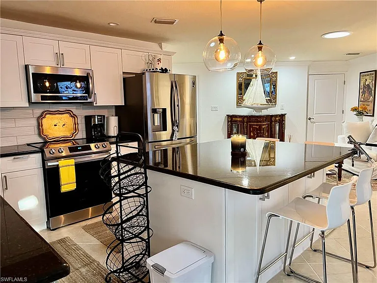 283 Cypress Way W — Photo 2