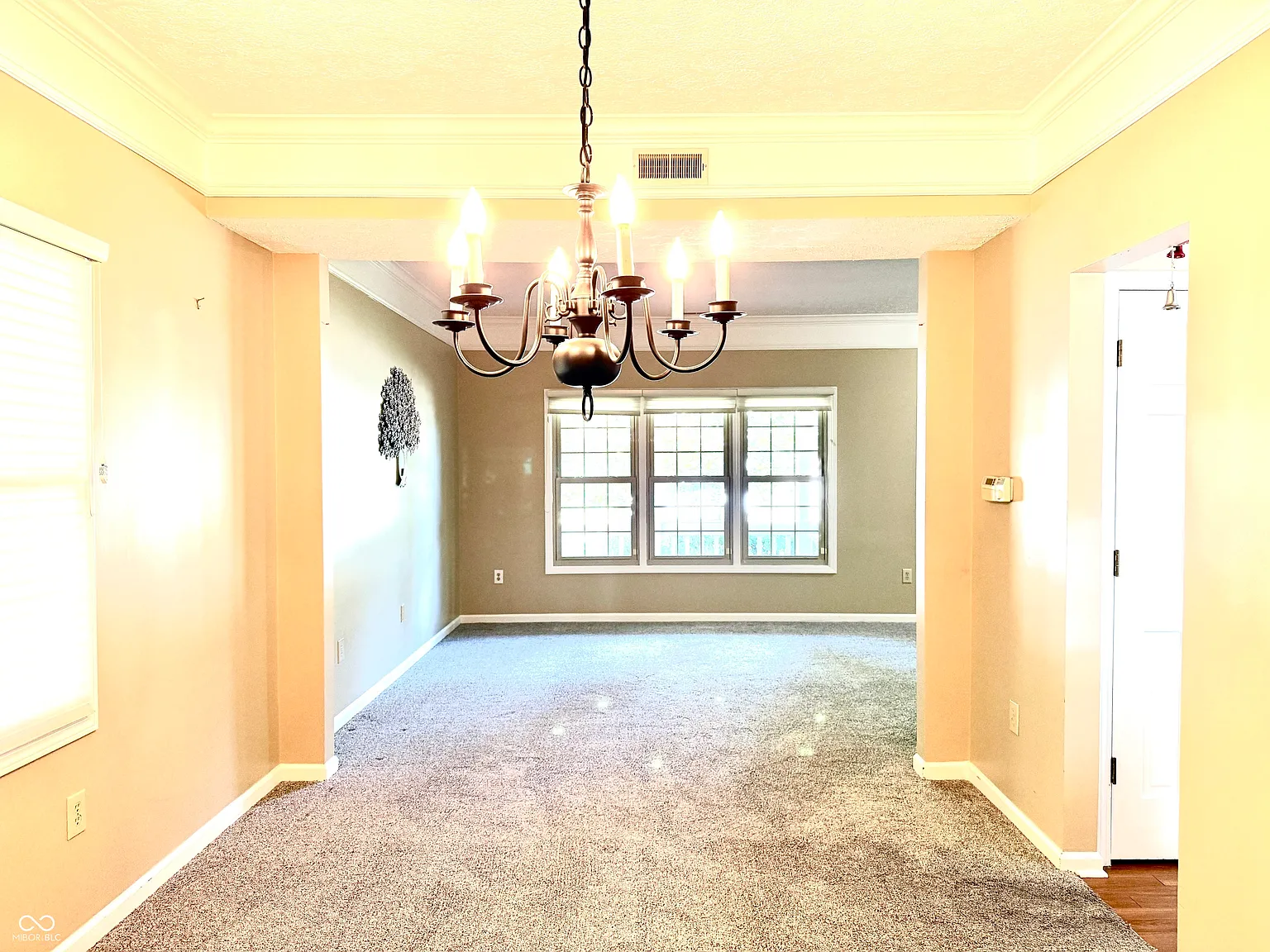 4 bed, 2.5 bath, 2402 sqft, $2,590 — Photo 3