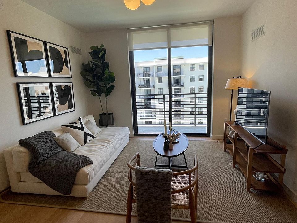 1st image of 1371 NE 115th St #207