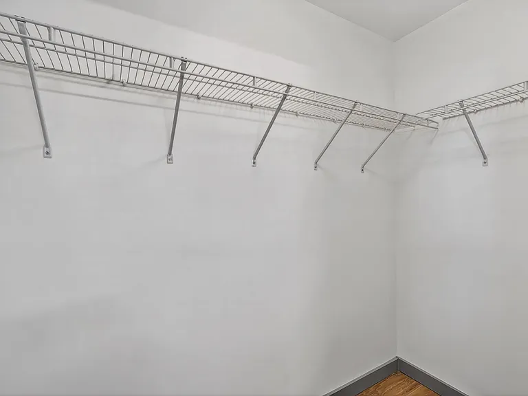 400 Herron Dr #21 — Photo 11