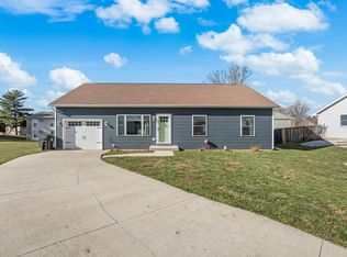 401 Tamula Dr, Mahomet, IL 61853