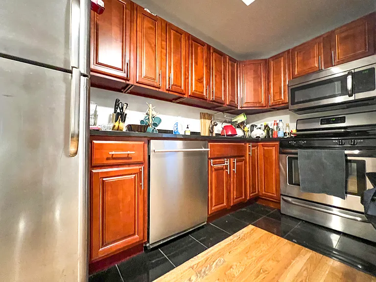 200 E 26th St #4C — Photo 4