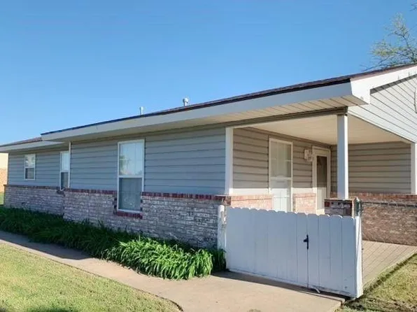 812 E 9th St, Cordell, OK 73632