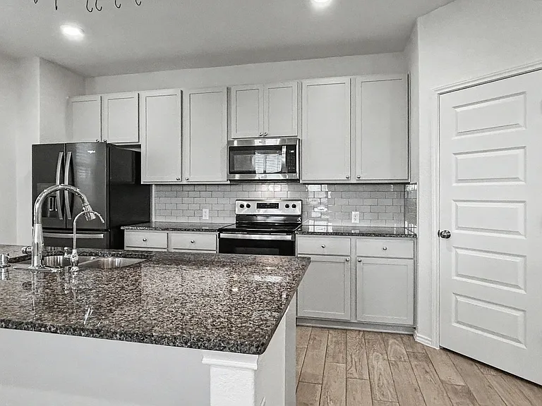 2437 Dielman Dr — Photo 4