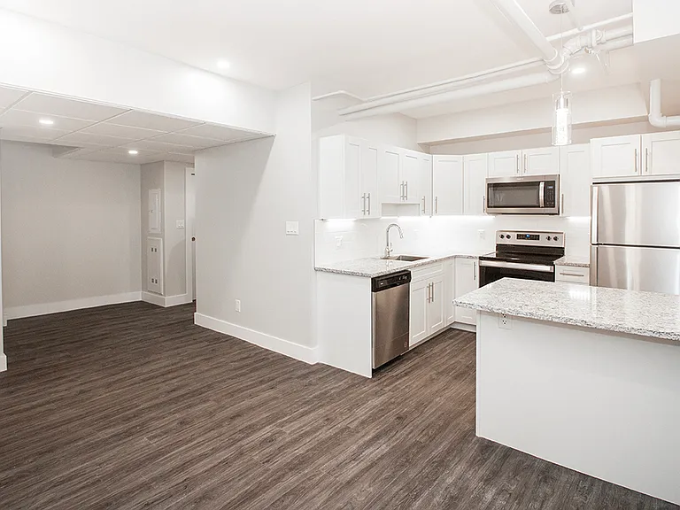 834 Grosvenor Ave #11 — Photo 5