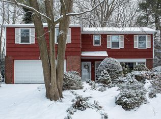 11 Spruce Ln, Syosset, NY 11791