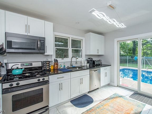 2nd image of 24 Chatham Rd