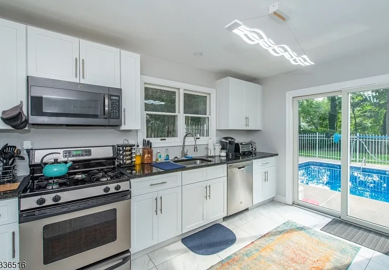 24 Chatham Rd — Photo 2