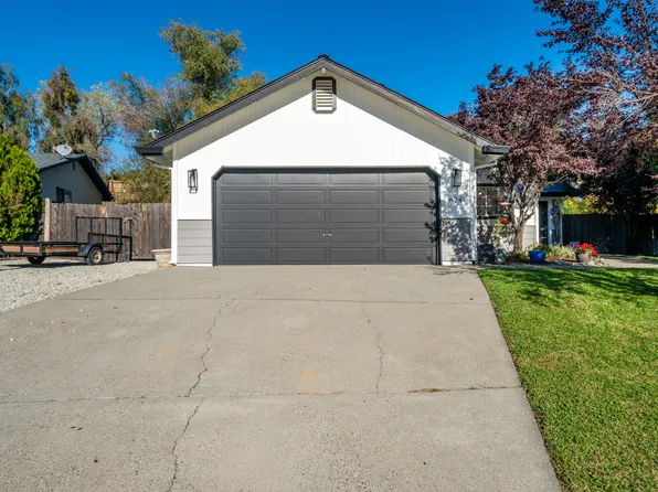 874 Spaniel Dr, Redding, CA 96003