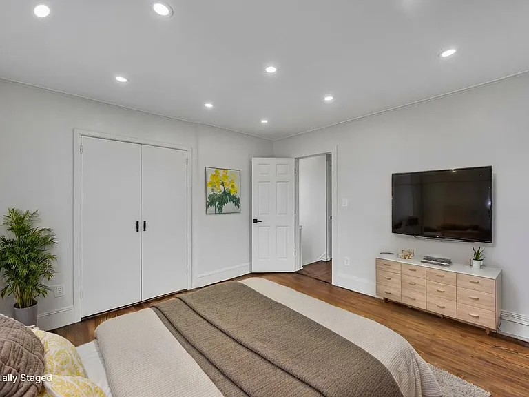 666 E Penn St — Photo 18