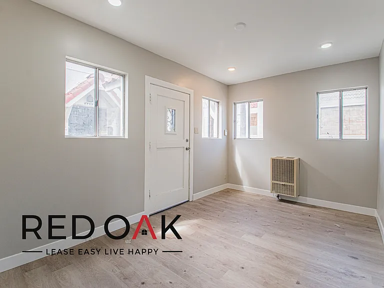 424 E 20th St #428 — Photo 2