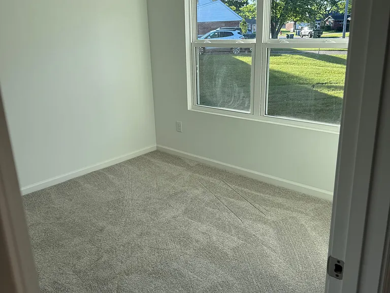1624 Holly Pl — Photo 9