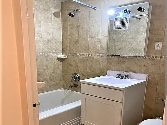 4th image of 16605 Highland Ave APT 3T