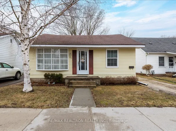 108 8th St, Collingwood, ON L9Y 2C5