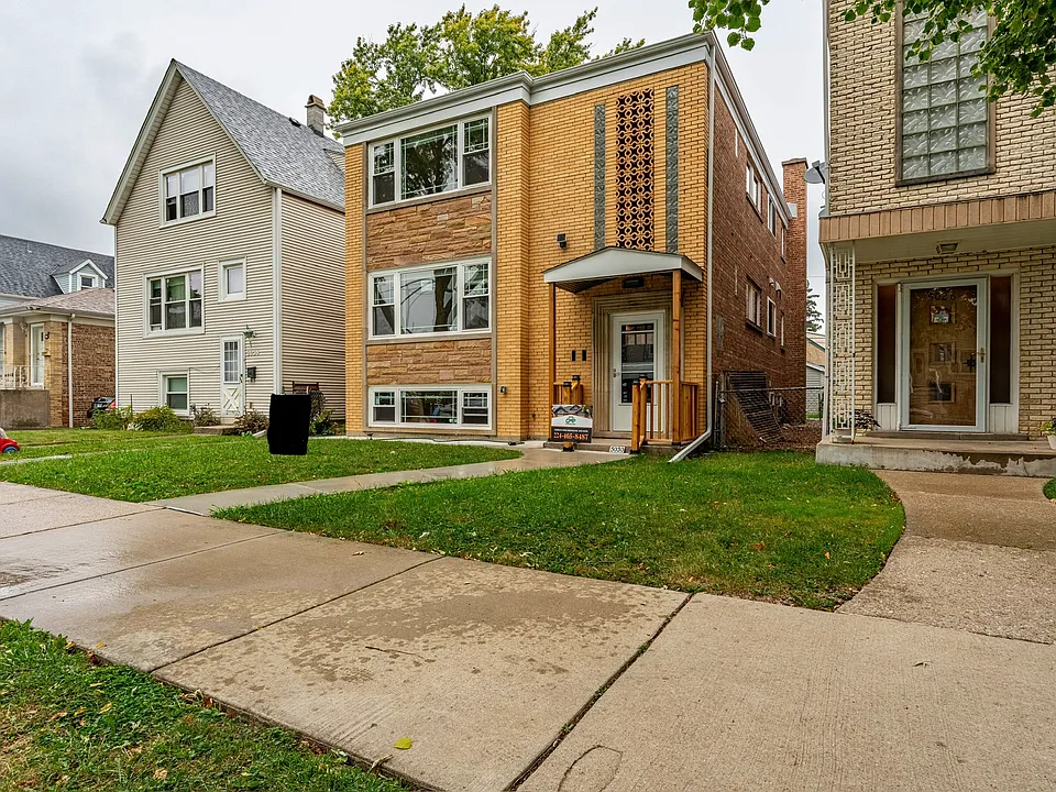 5030 W Roscoe St #2