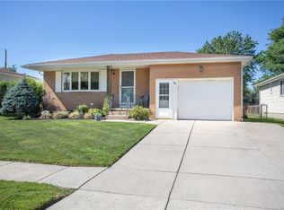 44 Gary Ln, Buffalo, NY 14227