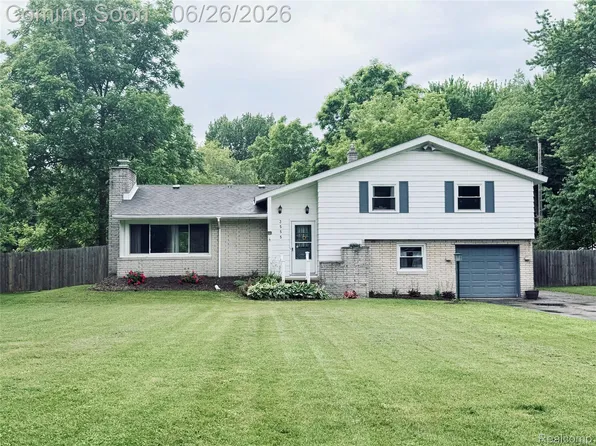 3555 Wilson Dr, Fort Gratiot, MI 48059
