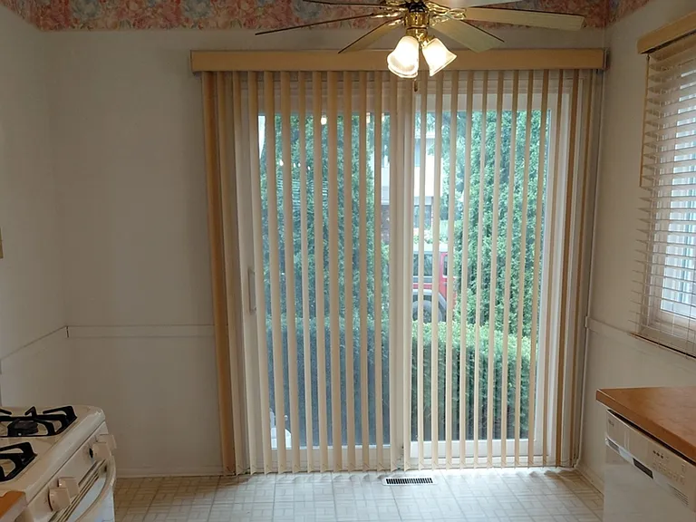 1538 Coloma Ct N — Photo 3