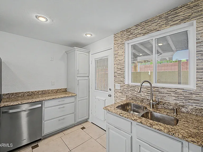 2225 E Catalina Dr — Photo 10
