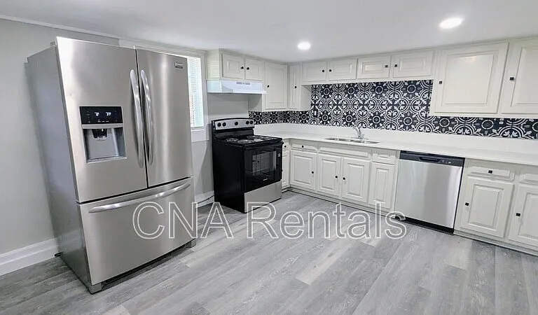 1772 Martin Pl SE #B — Photo 7