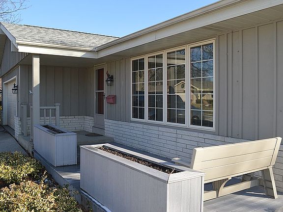 3rd image of 4995 Sussex Ln