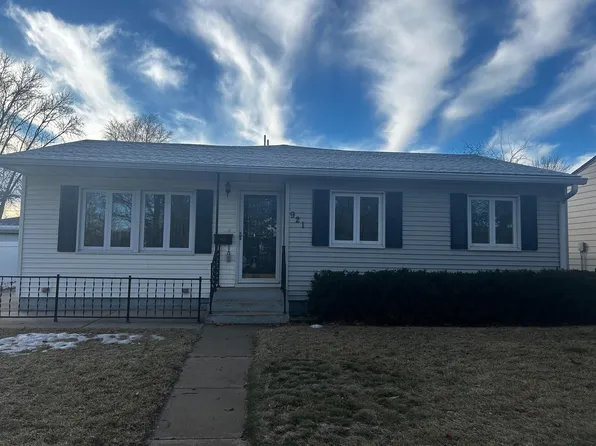 921 W Elm Ave, Mitchell, SD 57301