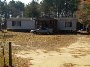 852 Sampson Acres Dr, Clinton, NC 28328