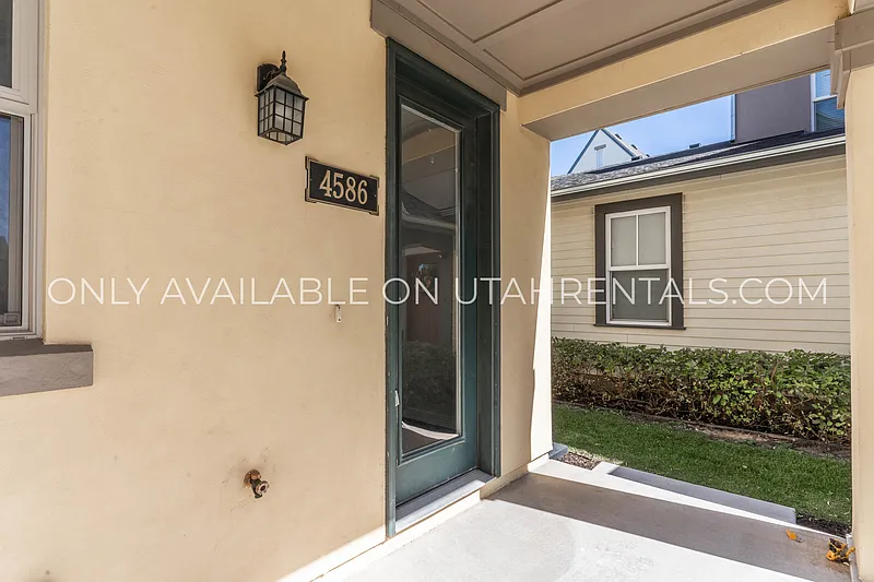 2 bed, 2.0 bath, 1444 sqft, $2,600 — Photo 3