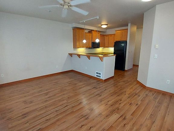 5th image of 1817 D St Unit 202