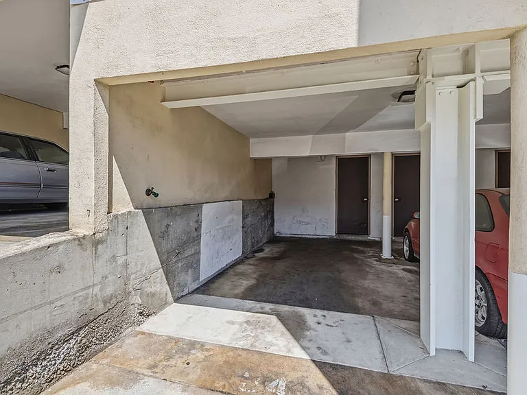 The Edgeworth Apartments — Photo 2