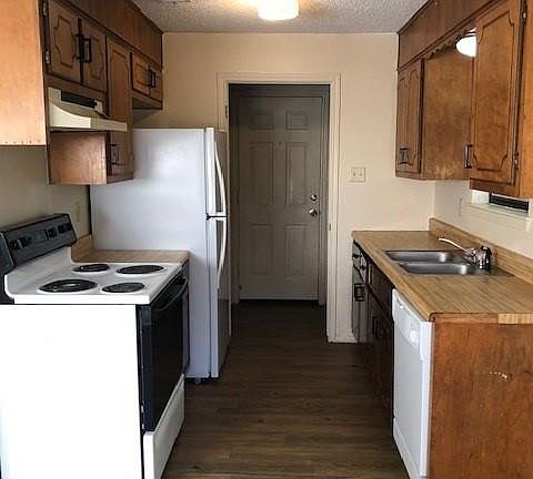 4th image of 2118 Hidden Hill Dr
