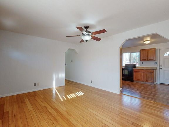 3rd image of 514 N Green Pl