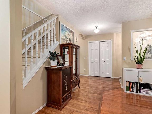 3rd image of 27 NE Arbour Butte Rd NW