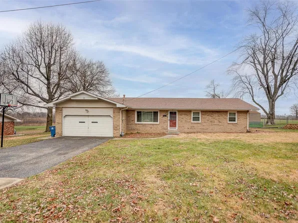 5 Saint Charles Dr, Collinsville, IL 62234