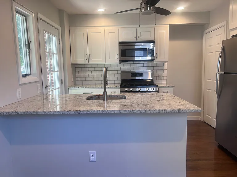 228 Windsor Ave — Photo 14
